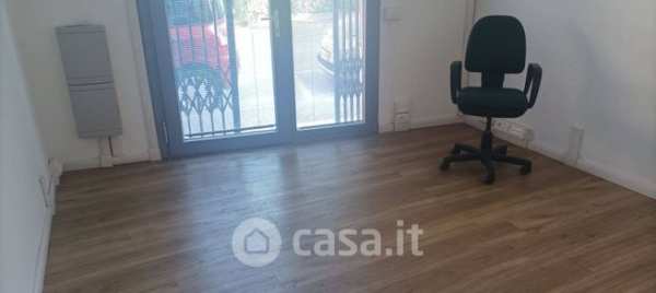 Ufficio in commerciale in Via Castel San Pietro