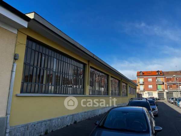 Capannone in commerciale in 