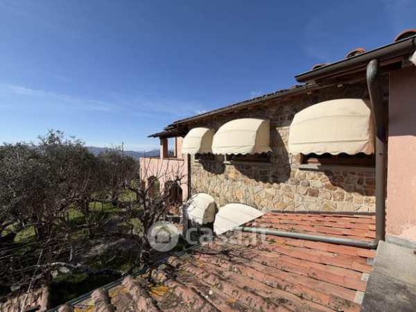 Casa bi/trifamiliare in residenziale in 