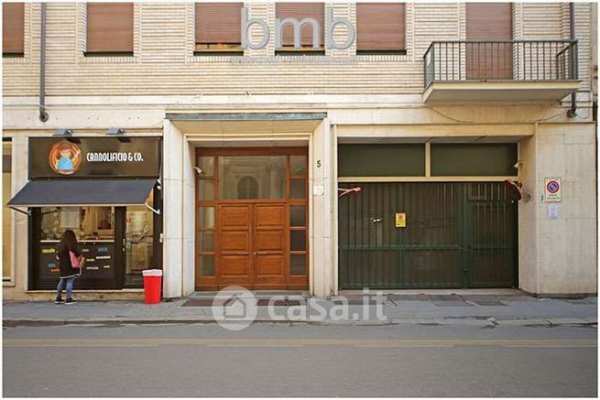 Box/posto auto in residenziale in Via Cavour 5