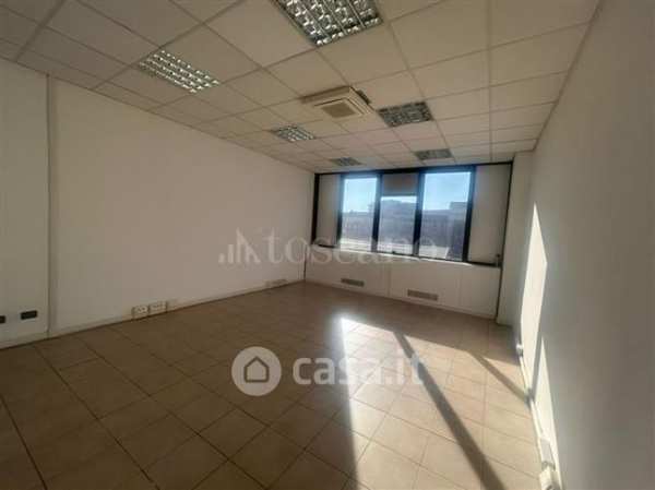 Ufficio in commerciale in Via Francesco Millio