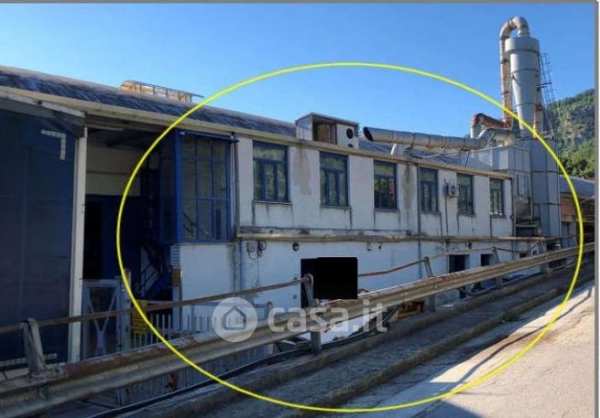 Capannone in commerciale in Via Toro