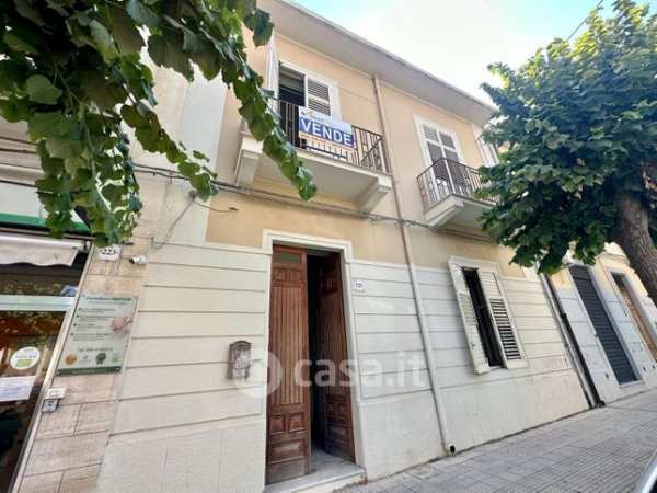 Casa indipendente in residenziale in Via Roma 225