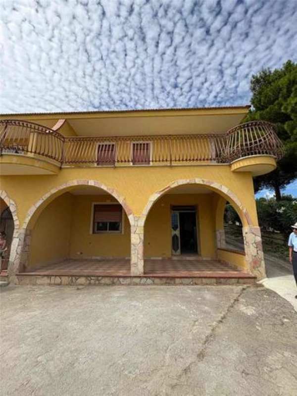 Casa bi/trifamiliare in residenziale in Strada Venticinque Salme 23