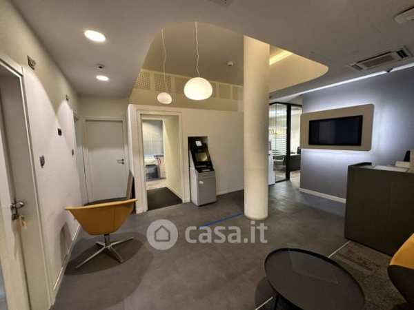 Negozio/locale commerciale in commerciale in Alzaia Naviglio Pavese 70