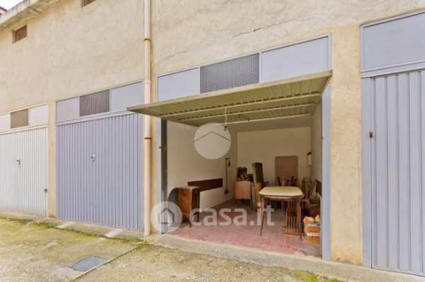 Box/posto auto in residenziale in Corso IV Novembre 2