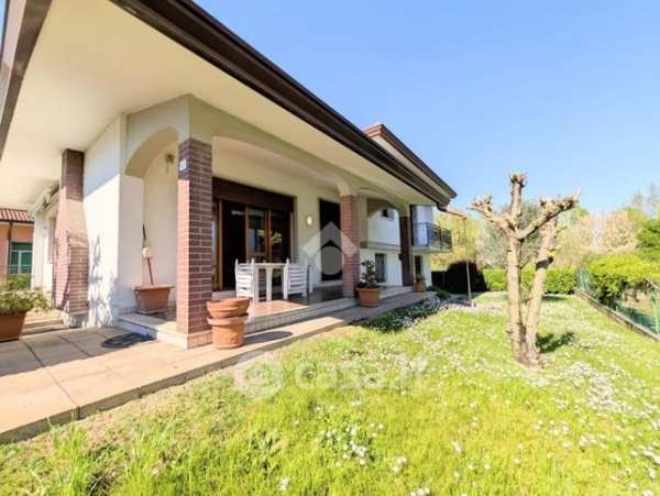 Villa in residenziale in Via Asiago 12