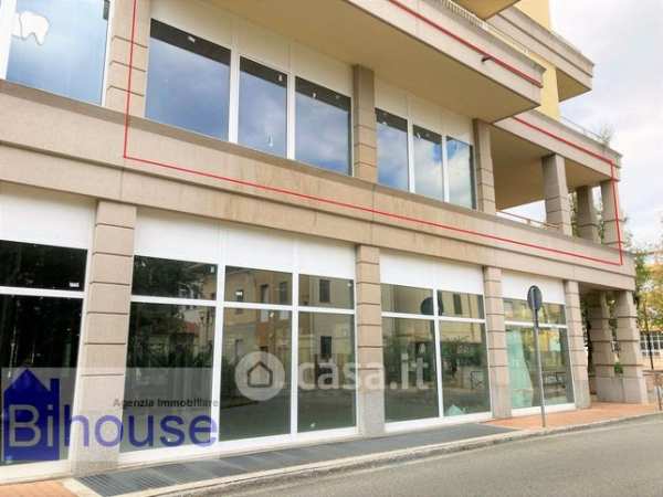 Ufficio in commerciale in Piazza Elvo Tempia