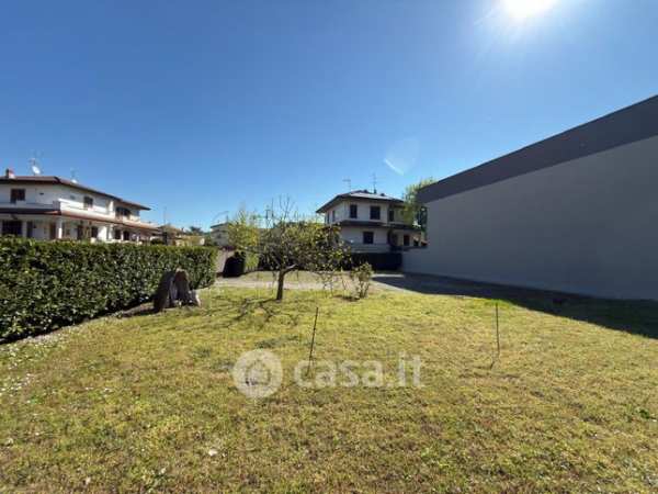 Terreno edificabile in residenziale in Via Fratelli Cervi 3