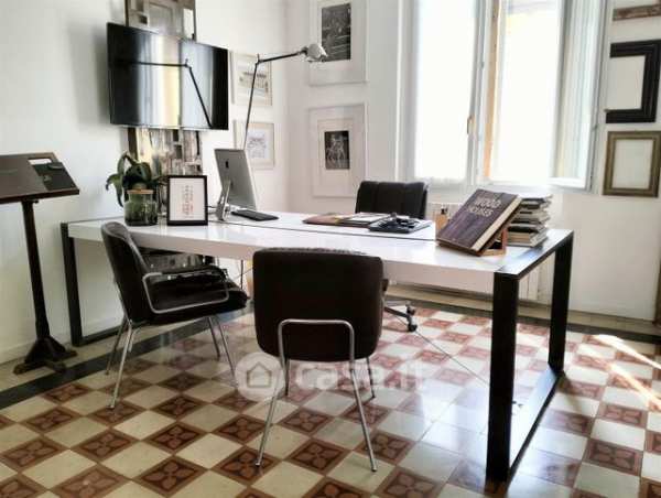 Ufficio in commerciale in 
