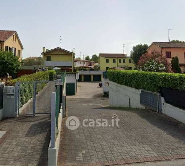 Box/posto auto in residenziale in Via Gaetano Donizetti