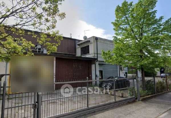 Capannone in commerciale in Via Rossetto