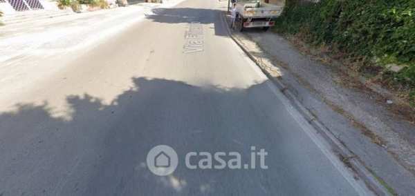 Capannone in commerciale in Via Filichito 33