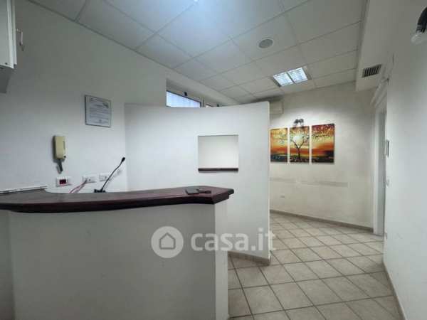 Ufficio in commerciale in Via Santa Maria 18