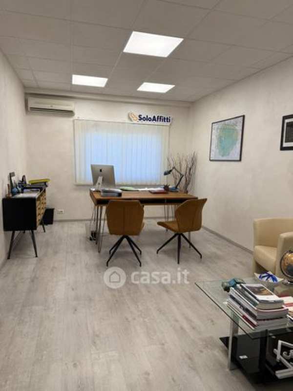 Ufficio in commerciale in Via delle Cerquette 56