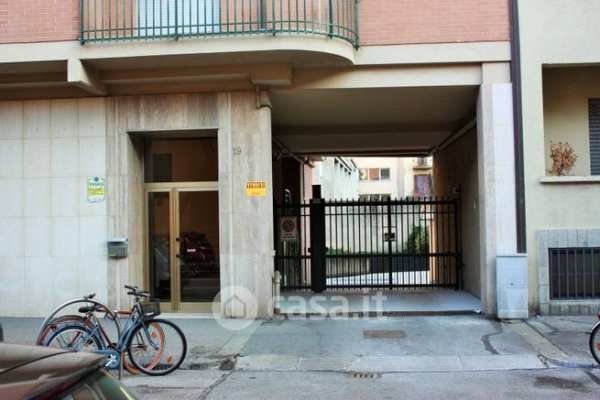 Box/posto auto in residenziale in Via Luigi Pagliani 19