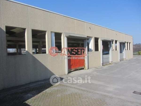 Capannone in commerciale in Via San Francesco d'Assisi 3