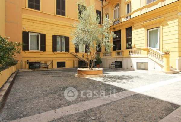 Ufficio in commerciale in Via Abruzzi 1 a