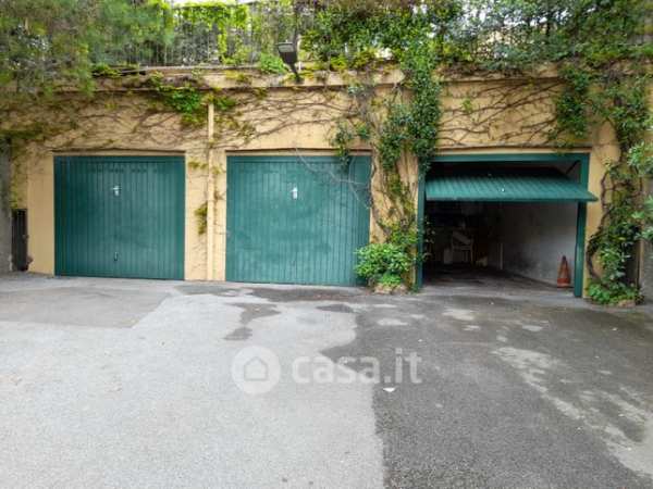 Box/posto auto in residenziale in Viale Nazario Sauro