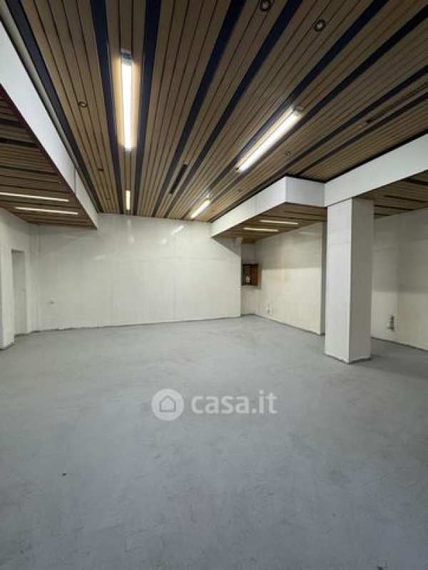 Negozio/locale commerciale in commerciale in Salita della Noce