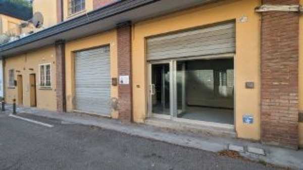 Box/posto auto in residenziale in Via Aldo Moro 21