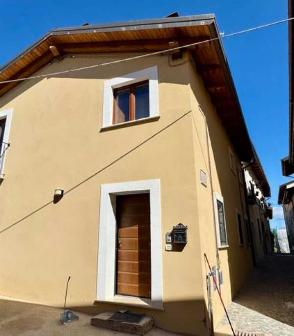 Casa indipendente in residenziale in Via Cavour 53