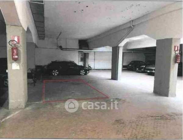 Box/posto auto in residenziale in Via Vittorio Alfieri 8