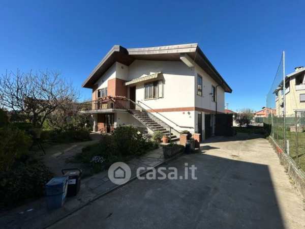 Villa in residenziale in Via Dante Alighieri