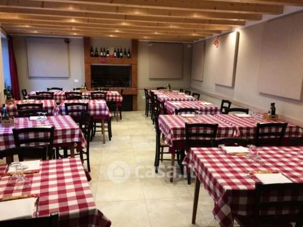 Negozio/locale commerciale in commerciale in Via Giuseppe Ghisoni 1