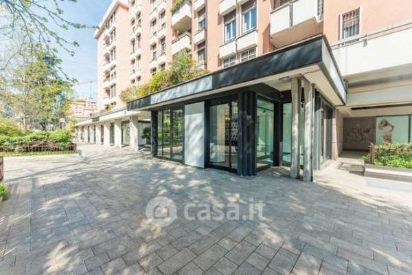 Negozio/locale commerciale in commerciale in Via della Moscova 24