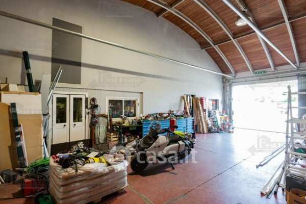 Capannone in commerciale in Via Ponte Nuovo 75