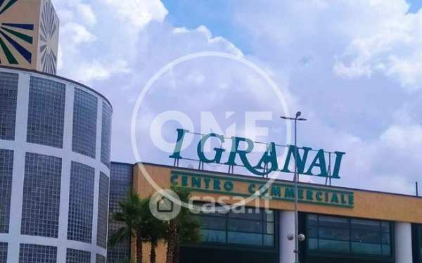 Negozio/locale commerciale in commerciale in Via Mario Rigamonti 100