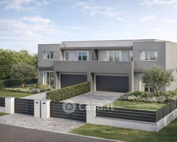 Casa bi/trifamiliare in residenziale in 