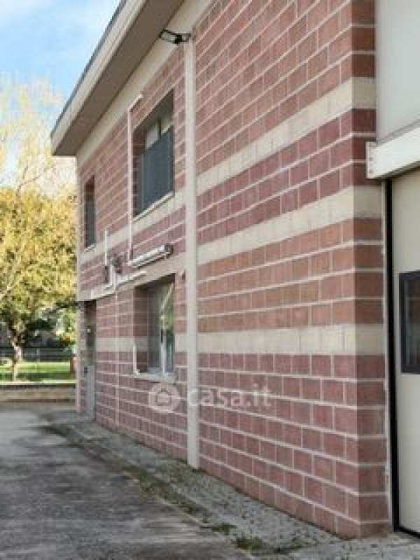 Capannone in commerciale in ZONA FONTENOCE