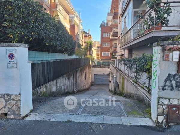 Negozio/locale commerciale in commerciale in Via Ettore Romagnoli 36