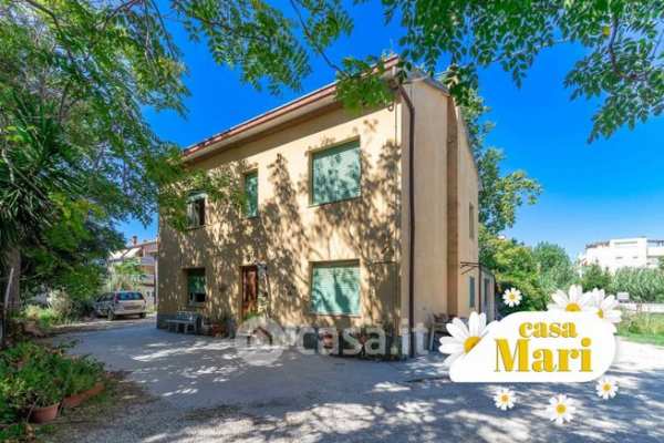 Casa indipendente in residenziale in 