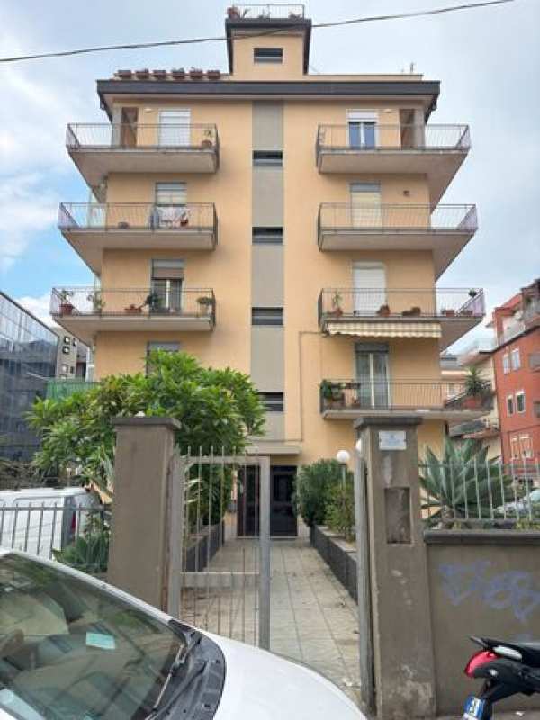 Appartamento in residenziale in Via de Caro 100