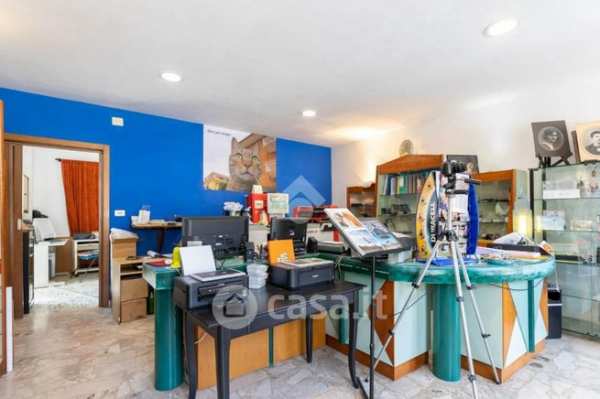 Box/posto auto in residenziale in Via IÂ° Maggio 86