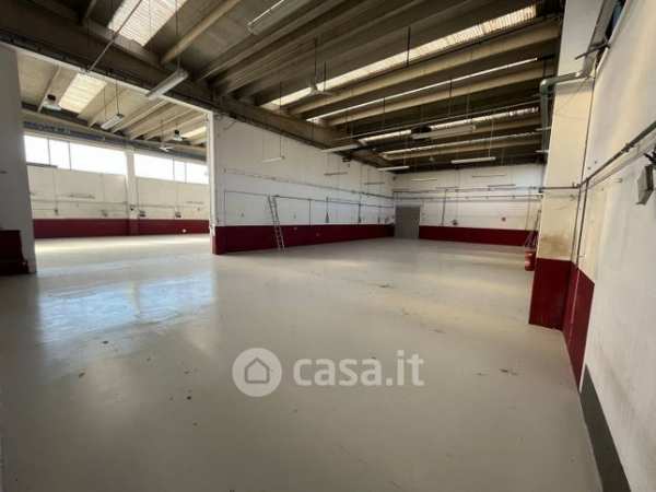 Capannone in commerciale in Via San Luigi