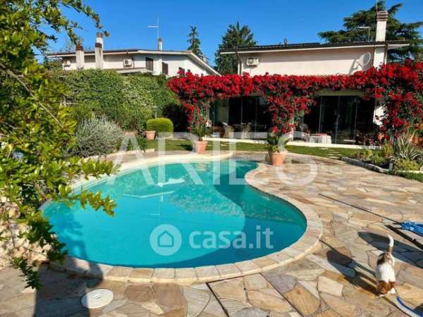 Casa bi/trifamiliare in residenziale in Via dei Delfini 3