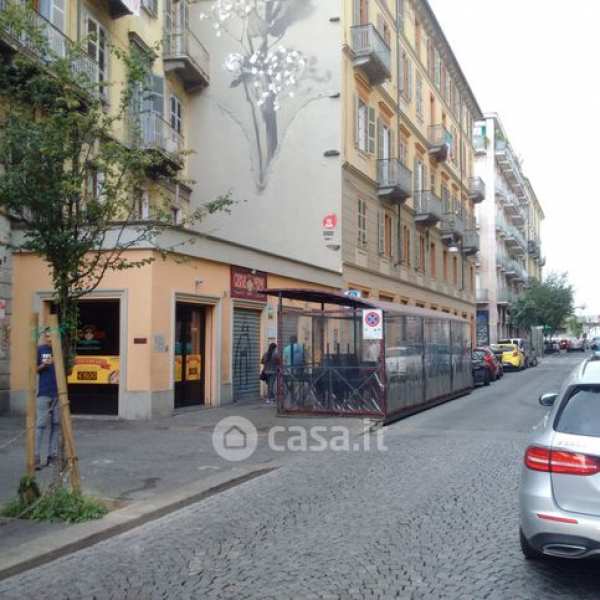 Negozio/locale commerciale in commerciale in Via Claudio Luigi Berthollet 6