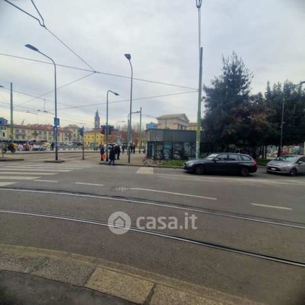 Negozio/locale commerciale in commerciale in Piazza Ventiquattro Maggio 12