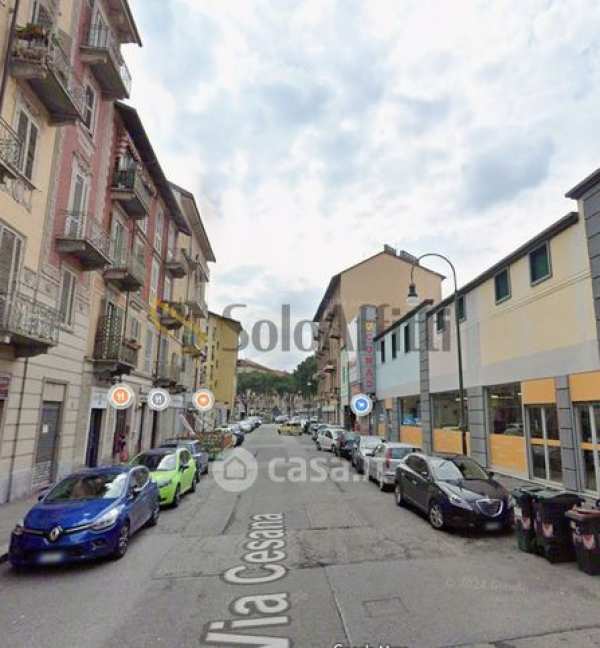 Negozio/locale commerciale in commerciale in Via Cesana