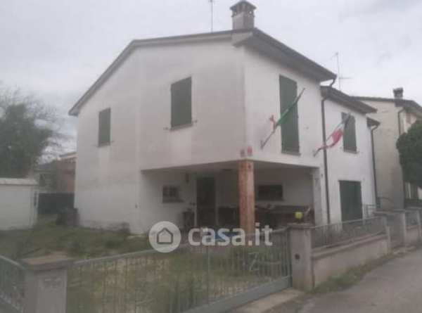 Villetta a schiera in residenziale in Via Lamone 3