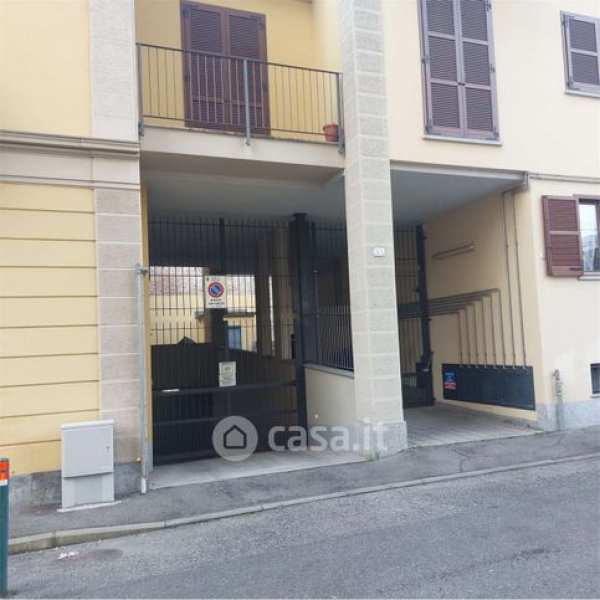 Box/posto auto in residenziale in Via Bosconero 3