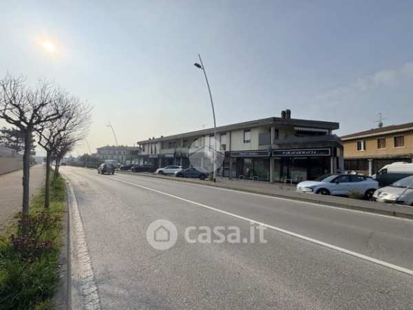 Ufficio in commerciale in Via Alcide de Gasperi 14