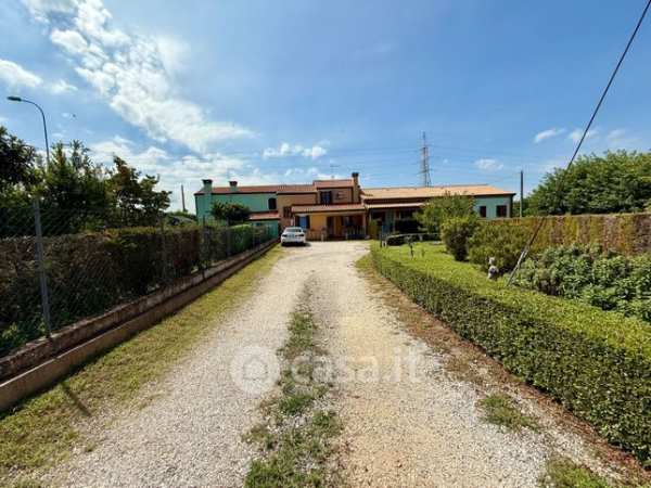 Villetta a schiera in residenziale in Via Calcroci 128