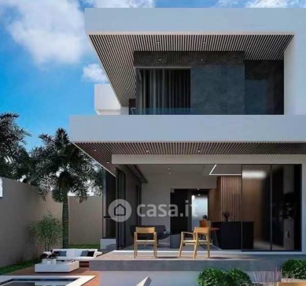 Casa bi/trifamiliare in residenziale in 