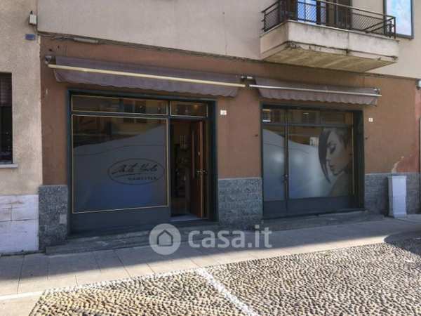 Attivitã /licenza (con o senza mura) in commerciale in Piazza Italia 3
