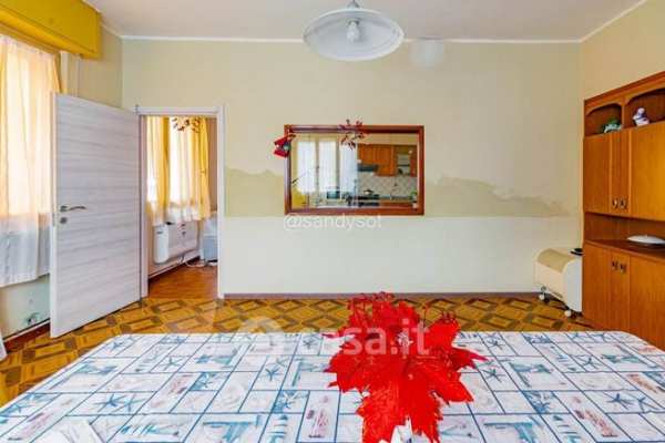 Casa indipendente in residenziale in 